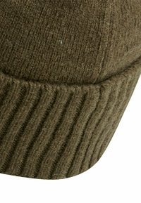 Brązowa czapka beanie wykonana na szydełku, z teksturowanym ściągaczem, zaokrągloną koroną i dopasowanym krojem. Wykonana z miękkiego, wełnianego materiału.