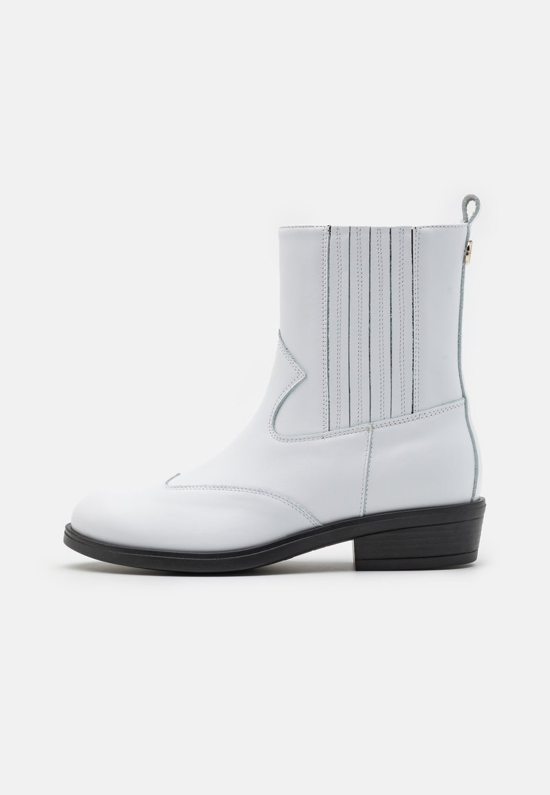 TWINSET - BOOTS - Botines camperos - white, Ampliar