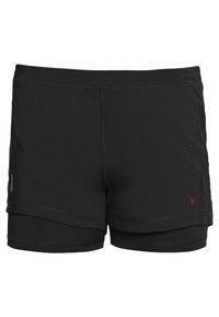 Zwarte sportshorts gemaakt van rekbaar materiaal, met een platte tailleband, zijnaad en een klein rood logo aan de rechteronderkant.