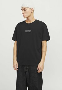 Jack & Jones RUNDHALSAUSSCHNITT - Apdrukāts T-krekls - black