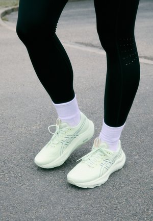 GT 2000 14 - Maanteejooksu jalatsid - whisper green/monument blue