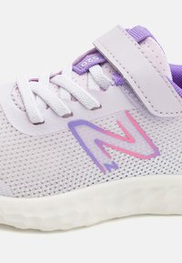 New Balance 520 UNISEX - Chaussures de running sur route - taro