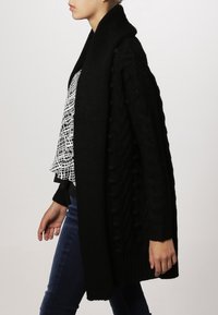 mint&berry Kardigan - black