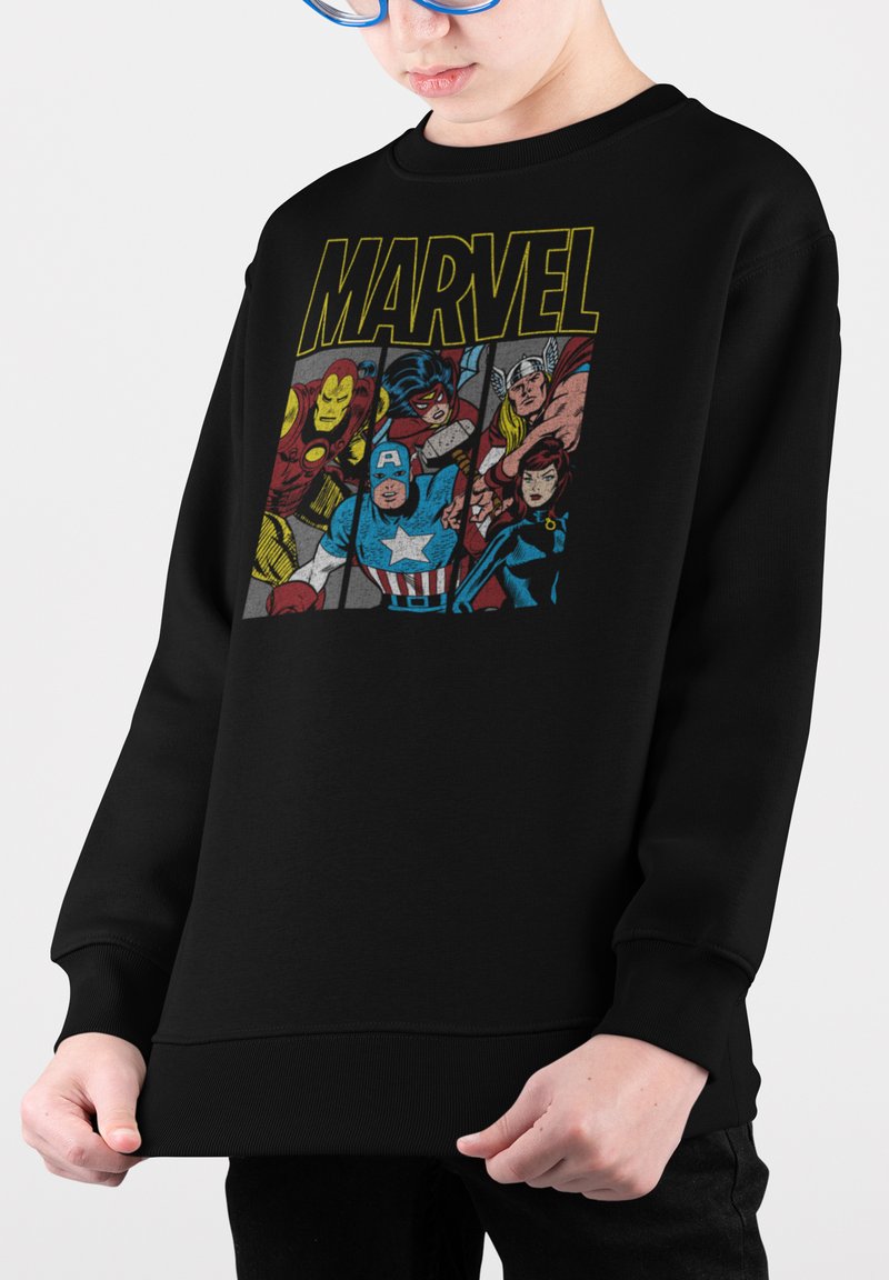 Felpa nera con stampa a fumetti Marvel colorata. Presenta personaggi come Iron Man e Captain America, con polsini e orlo a costine.