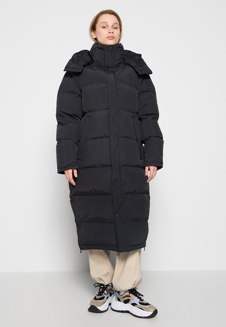 PINQPONQ Wintermantel zwart