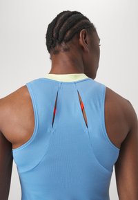 Nike Performance ADVANTAGE TANK - Top - university blue/light laser orange/white