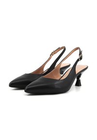 Scarpe slingback in pelle nera con punte appuntite, caratterizzate da un tacco modesto e una fascia regolabile con fibbia. Superficie texture e fodera liscia.