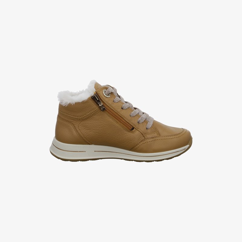 Beiger Ledersneaker mit weißem Fellfutter, Schnürung vorne, seitlichem Reißverschluss und weißer, gepolsterter Sohle.