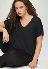 QS T-shirt basic - schwarz