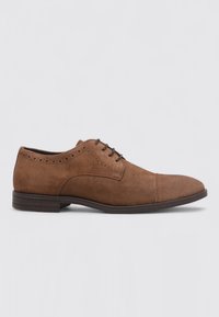 Braune Wildleder-Halbschuhe mit glatter Oberfläche, runder Zehenform, dekorativen Durchbrüchen und einer dunkelbraunen Gummisohle. Schnürsenkel für einen sicheren Sitz.
