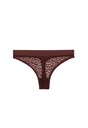 Perizoma trasparente rosso scuro con motivo leopardato e fascia larga solida in vita su sfondo bianco.