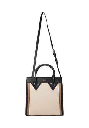 Strukturierte Handtasche in Creme, Schwarz und Braun. Verfügt über Obergriffe, einen verstellbaren Gurt und geometrische Akzente auf der Vorderseite. Glatte Oberfläche.