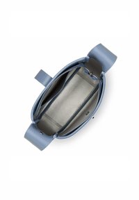 Sac à main en cuir bleu avec fermeture éclair, doté d'une doublure intérieure lisse, de deux compartiments et de courtes poignées pour un transport facile.