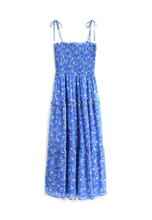 Blå lang, ærmeløs kjole med tynde bindestropper, smocket overdel, lagdelt nederdel og lille mønster med røde og hvide blomster.