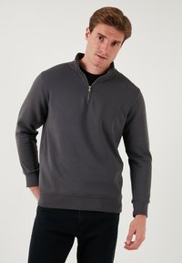Unselected, anthracite
