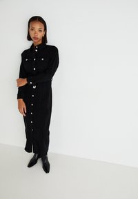 ONLY ONLMYTH LIFE BELT DRESS - Robe en jean - washed black