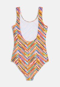 Bañador con un vibrante patrón de zigzag en tonos de rosa, naranja, azul y verde; fabricado con un tejido elástico y un escote redondeado.