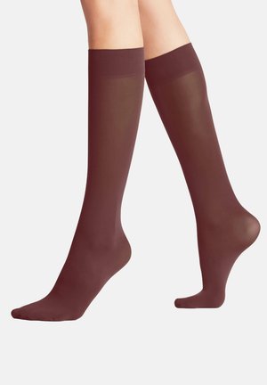 Bordeaux kniehoge sokken, gemaakt van doorschijnend materiaal, met een gladde afwerking en een stevige band aan de bovenkant voor comfort en ondersteuning.