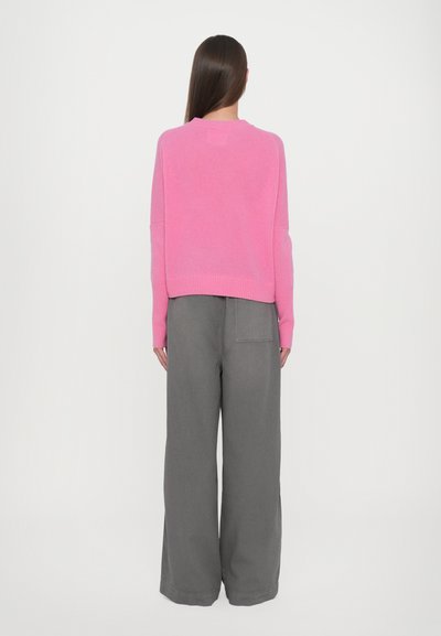 CLOSED CREW NECK CROPPED - Maglione - flamingo pink
