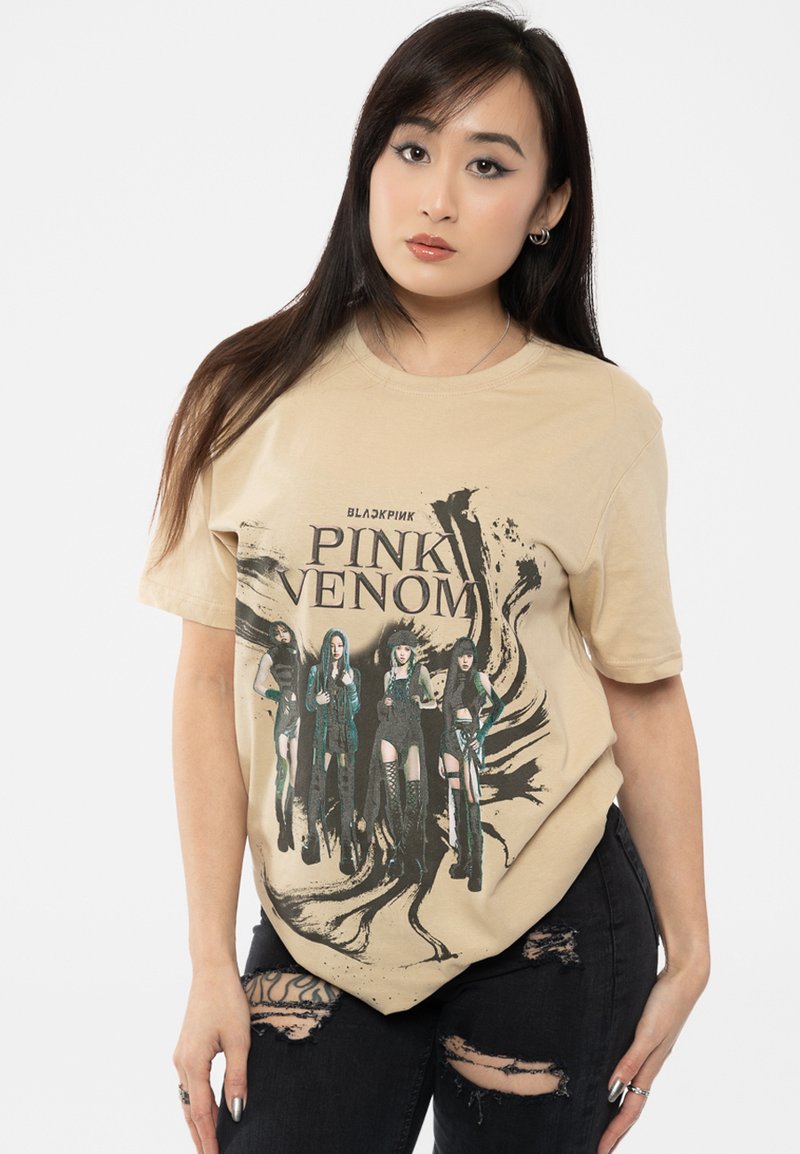 Paradiso Clothing BLACKPINK PINKVENOM OIL STROKE - Print T-shirt - sand