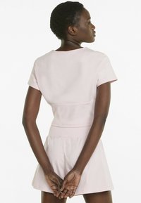 Puma CLASSICS STRUCTURED  - Lihtne T-särk - chalk pink