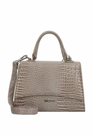 Sac à main beige gaufré crocodile avec une forme structurée, deux anses et une bandoulière amovible. Dispose d'une fermeture à rabat sur le dessus.