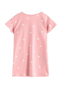 Ροζ φόρεμα με κοντά μανίκια και λευκές πουά, με βολάν στα μανίκια και στρογγυλή λαιμόκοψη.