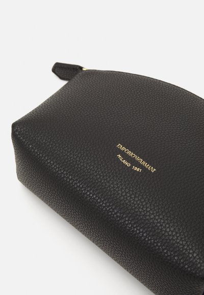 Emporio Armani BEAUTY CASE - Higienos reikmenų kosmetinė - black