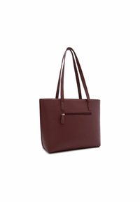 Burgunderfarbene Ledertasche mit langen Griffen, rechteckiger Form, einer vorderen Reißverschlusstasche und einer strukturierten Oberfläche.