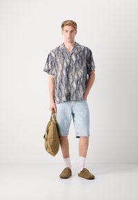 Scotch & Soda PRINTED SHORT SLEEVED SHIRT - Ing - navy