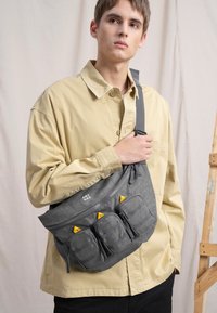Artsac POP JASPAR - Riñonera - grey