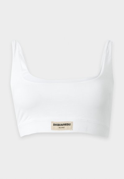 Débardeur court blanc avec encolure carrée et larges bretelles, avec une petite étiquette beige avec le texte "DSQUARED2 MILANO" à l'ourlet.
