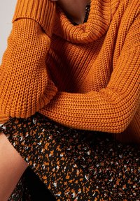 comma casual identity Trui - orange