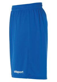 Blauwe sportshorts van lichtgewicht stof, met een elastische tailleband en een in het wit gedrukt logo aan de onderkant links.