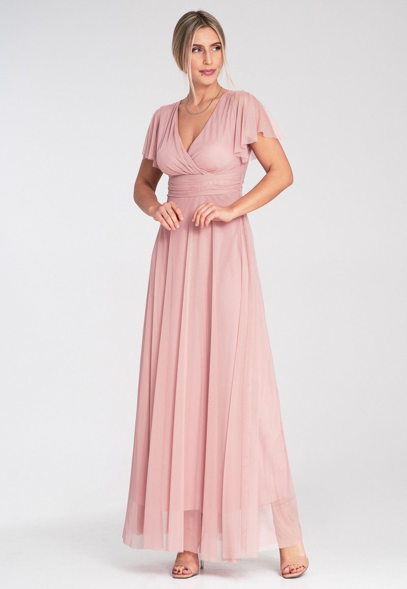 Helles rosa Maxikleid mit flatternden Ärmeln, einem tiefen V-Ausschnitt und gerafftem Taillenbereich. Der Rock hat einen geschichteten, durchsichtigen Saum.