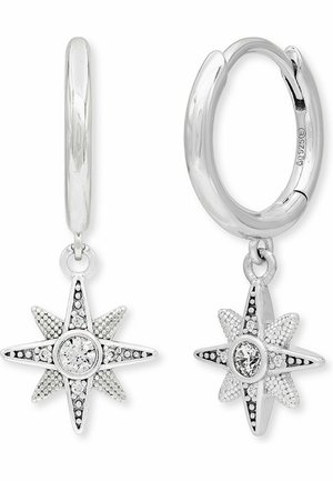 Creolen aus Sterlingsilber mit sternförmigen Anhängern, die einen zentralen klaren Stein und schwarze Akzente aufweisen, mit einer fein strukturierten Oberfläche.