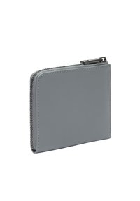 Szary skórzany portfel o gładkiej fakturze, zapinany na zamek, z kontrastowym przeszyciem. Kompaktowy prostokątny kształt z zaokrąglonymi rogami.