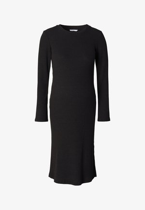 Zwarte geribde gebreide jurk met lange mouwen, ronde hals en zijsplit. De stof heeft een zachte textuur en een aansluitende silhouet.
