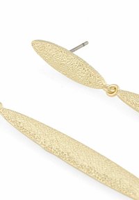 Ohrringe aus goldfarbenem Metall mit einem strukturierten, elliptischen Design. Sie verfügen über eine schlanke, verlängerte Form und eine Steckverschluss zum sicheren Tragen.