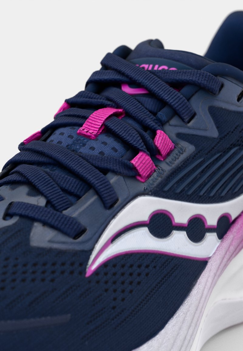 Saucony HURRICANE 24 Road running shoes navy/fuchsia/dark blue