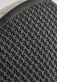 Next FOREVER COMFORT STANDARD - Klasické baleríny  - black white toe cap