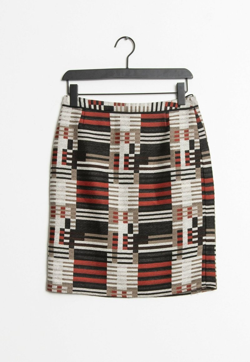 Polvenpituinen lyyrä-hame, jossa on geometrinen kuvio punaisen, mustan ja beigenvärin yhdistelmästä vaakasuorilla ja pystysuorilla viivoilla. Materiaali on kudottua kangasta.