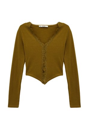 Gebreide olijfgroene top met lange mouwen, V-hals afgezet met kanten bies en asymmetrische puntige zoom.