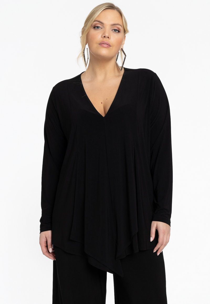 Zwarte lange mouwen top met een v-hals, lichtgewicht stof en een asymmetrische zoom. Kenmerkt zich door een zachte draping en een relaxte pasvorm.