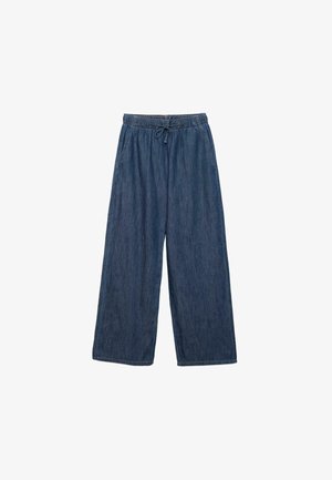 Blaue Jeans mit weitem Bein, elastischem Bund und Kordelzug, seitlichen Taschen auf weißem Hintergrund.