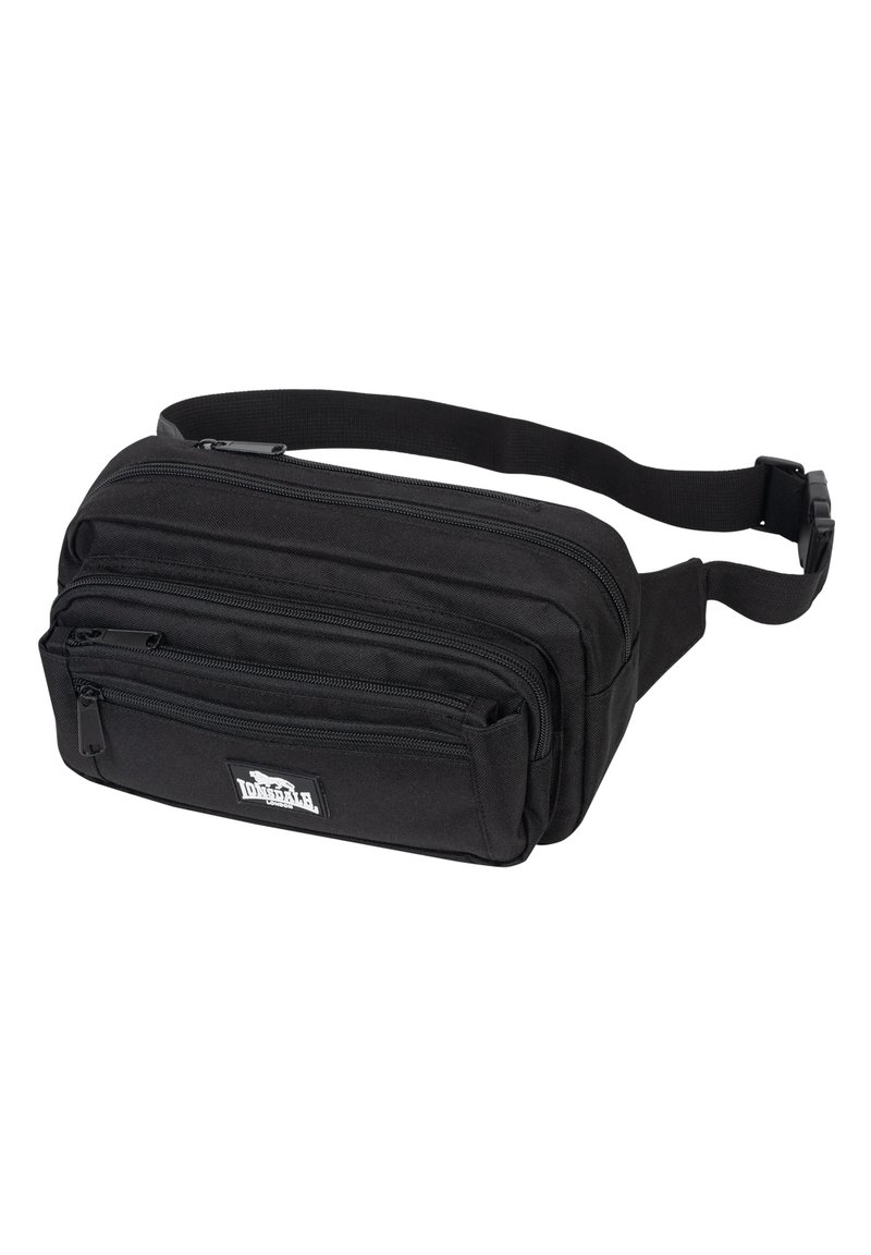 Bolso de cintura negro de tela con múltiples compartimentos con cremallera, correa ajustable, forma rectangular y un parche de logo en la parte frontal.
