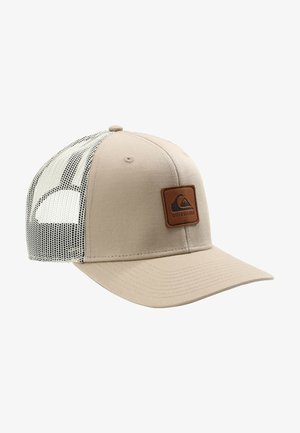 Beżowa czapka z daszkiem Quiksilver z brązową naszywką z logo z przodu oraz białymi panelami z siateczki z tyłu.