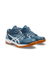 Scarpe sportive blu con accenti bianchi, tomaia in rete per traspirabilità, suola ammortizzata e suola in gomma con battistrada strutturato per aderenza.