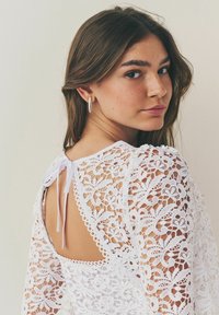 Next FIT - LONG SLEEVE A-LINE MINI - Koktélruha / Partiruha - white