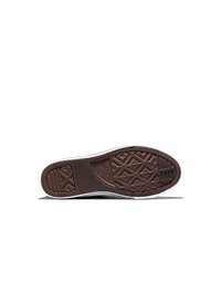 Suela de goma marrón de una zapatilla deportiva con dibujo de la banda de rodadura y zonas de agarre texturizadas, mostrada plana sobre un fondo blanco.